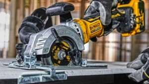 Пила дискова акумуляторна безщіткова DeWALT DCS571P2, DCS571NT, DCS571N. Тест і огляд