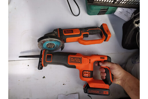 Акумуляторна шабельна пилка BLACK+DECKER BDCR18N фото 4