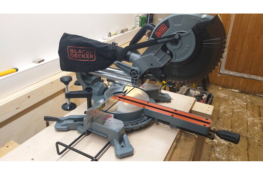 Пила торцювальна мережева BLACK+DECKER BES700 фото 3