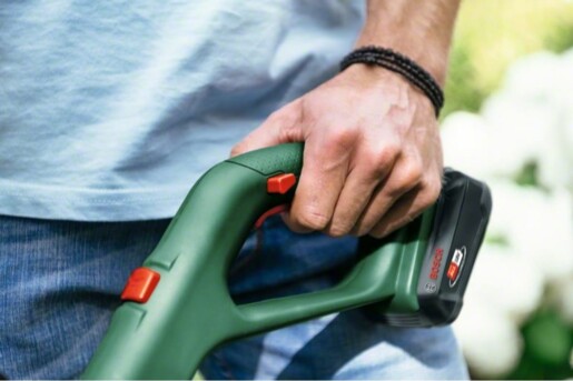 Акумуляторний тример Bosch EasyGrassCut 18V-230, 1 акб 18V 2.0Ah, ЗП AL 1810 CV (06008C1A03) фото 2