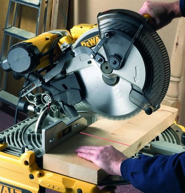 Пила торцювальна DeWalt D27107 фото 4