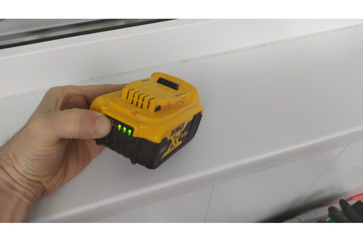 Акумулятор DeWALT DCB184 фото 4