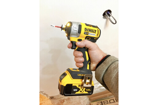 Акумулятор DeWALT DCB184 фото 5