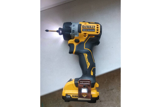 Шуруповерт акумуляторний безщітковий DeWALT DCF601D2 фото 4