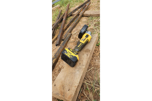 Акумуляторна болгарка DeWALT DCG405N фото 4