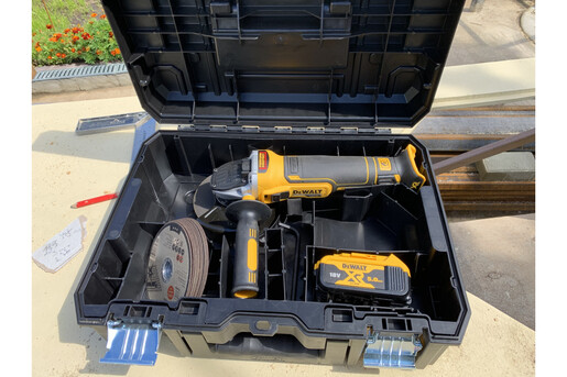 Шліфмашина кутова - болгарка акумуляторна безщіткова DeWALT DCG405P3 фото 5