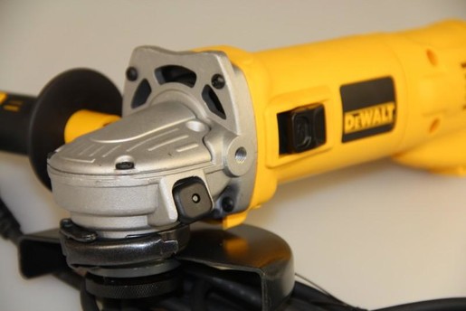 Кутова акумуляторна шліфувальна машина DeWALT DCG412M2 фото 3