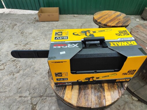 Пила ланцюгова акумуляторна безщіткова DeWALT DCMCS574X1 фото 2