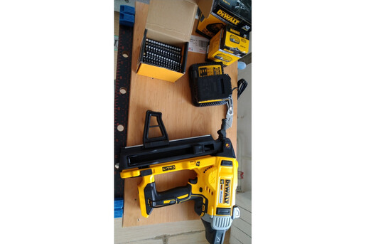 Акумуляторний цвяхів DeWALT DCN890N фото 4