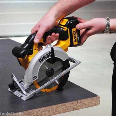 Акумуляторна пилка дискова DeWALT DCS570P2 фото 4