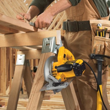 Пила циркулярна ручна (дискова пила) DeWalt DWE575K фото 4