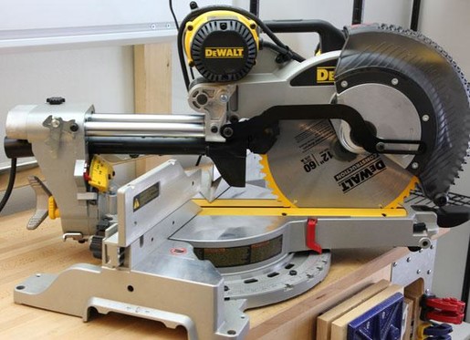 Торцювальна пилка DeWalt DWS780 фото 3