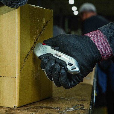 Ніж безпечний FATMAX® Box Box із висувним трапецеподібним лезом STANLEY FMHT10370-0 фото 5