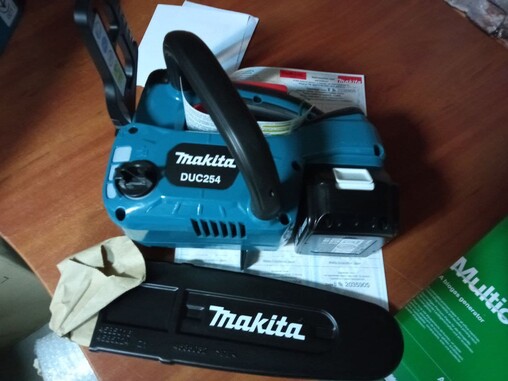 Акумуляторна ланцюгова пилка Makita DUC254CZ фото 3