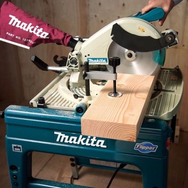 Пила торцювальна Makita LF1000 фото 3