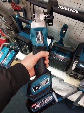 Акумуляторна кутова шліфувальна машина XGT 40 V MAX Makita GA008GM201 фото 2