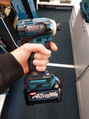 Акумуляторний ударний гайковерт XGT 40 V MAX Makita TD001GD201 фото 2