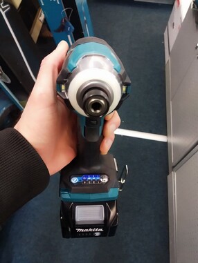 Акумуляторний ударний гайковерт XGT 40 V MAX Makita TD001GD201 фото 3